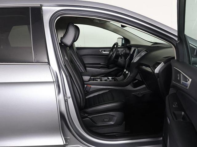 Photo of 2022 Silver Metallic Ford Edge