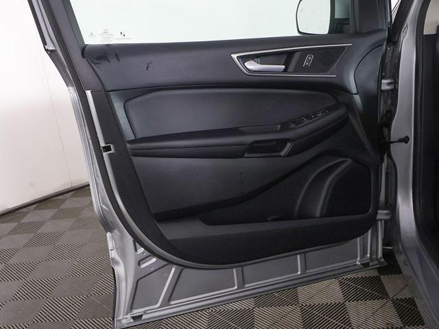 Photo of 2022 Silver Metallic Ford Edge