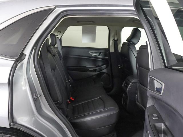 Photo of 2022 Silver Metallic Ford Edge