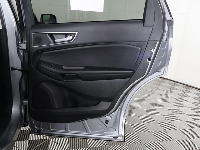 Photo of 2022 Silver Metallic Ford Edge
