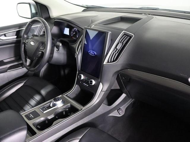 Photo of 2022 Silver Metallic Ford Edge