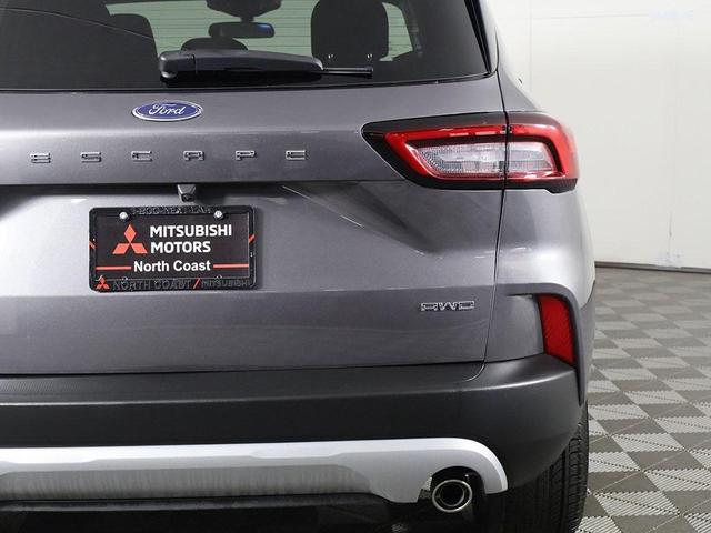 Photo of 2024 Carbonized Gray Metallic Ford Escape