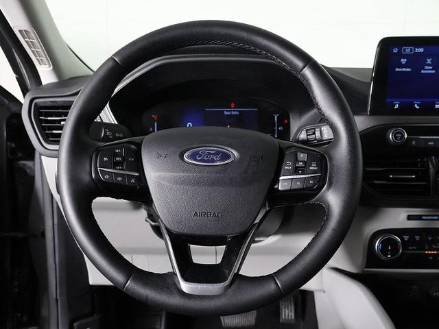 Photo of 2024 Carbonized Gray Metallic Ford Escape