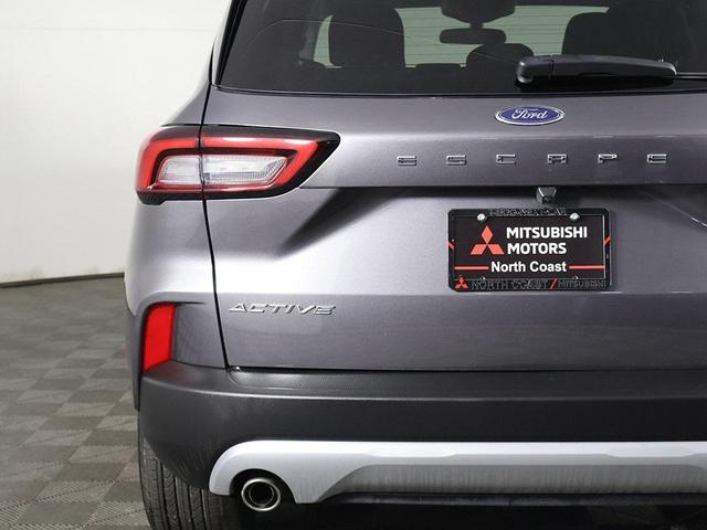 Photo of 2024 Carbonized Gray Metallic Ford Escape