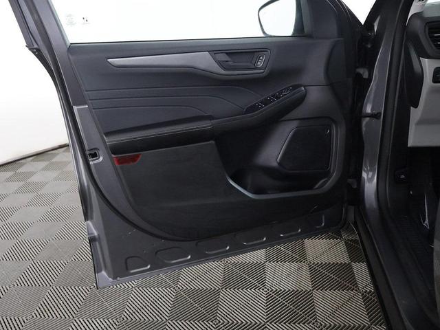 Photo of 2024 Carbonized Gray Metallic Ford Escape