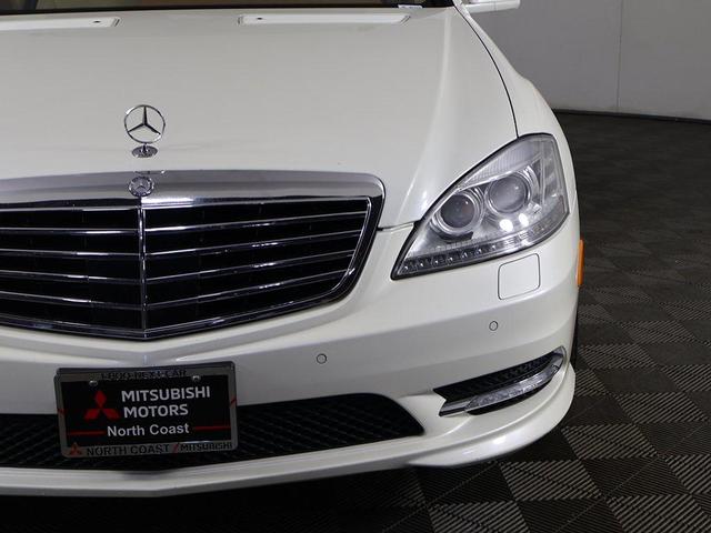 Photo of 2010 Diamond White Metallic Mercedes-Benz S-Class
