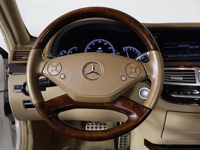 Photo of 2010 Diamond White Metallic Mercedes-Benz S-Class