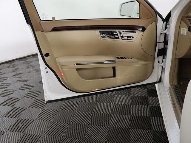 Photo of 2010 Diamond White Metallic Mercedes-Benz S-Class