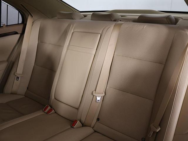 Photo of 2010 Diamond White Metallic Mercedes-Benz S-Class