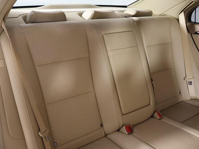 Photo of 2010 Diamond White Metallic Mercedes-Benz S-Class