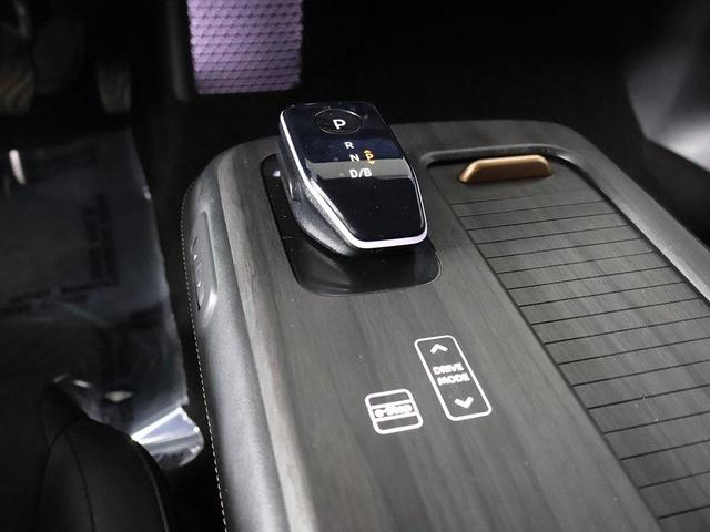Photo of 2023 Black Diamond Pearl Nissan ARIYA