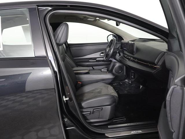 Photo of 2023 Black Diamond Pearl Nissan ARIYA