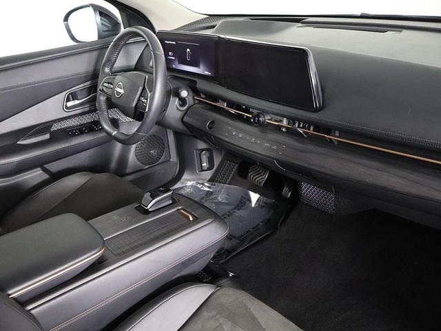 Photo of 2023 Black Diamond Pearl Nissan ARIYA