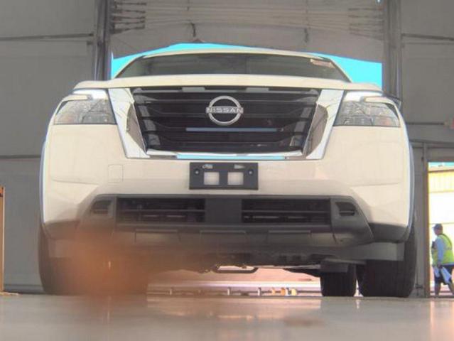 Photo of 2024 Glacier White Nissan Pathfinder