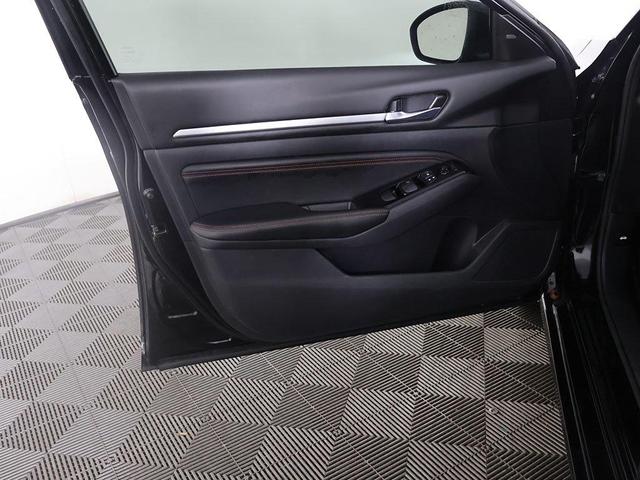 Photo of 2023 Super Black Nissan Altima