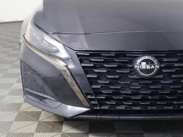 Photo of 2023 Super Black Nissan Altima