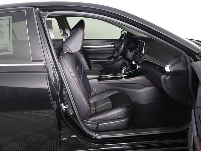 Photo of 2023 Super Black Nissan Altima