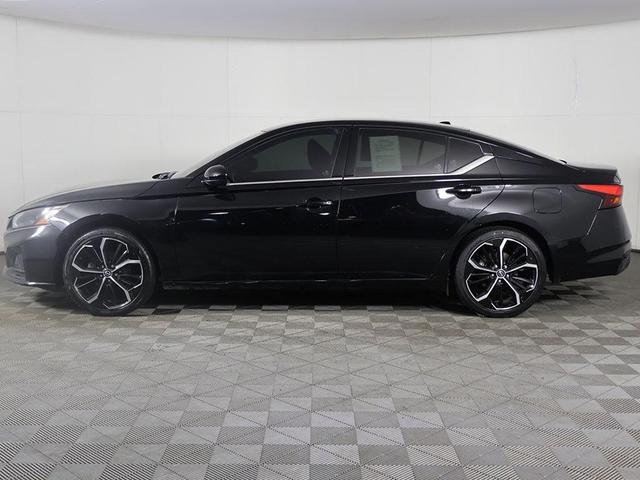 Photo of 2023 Super Black Nissan Altima
