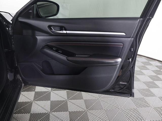 Photo of 2023 Super Black Nissan Altima