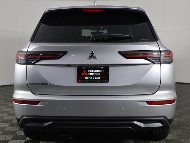 Photo of 2025 Alloy Silver Metallic Mitsubishi Outlander