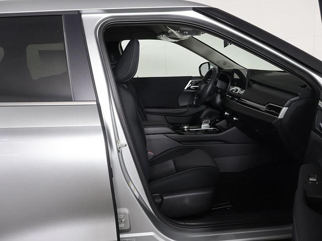 Photo of 2025 Alloy Silver Metallic Mitsubishi Outlander