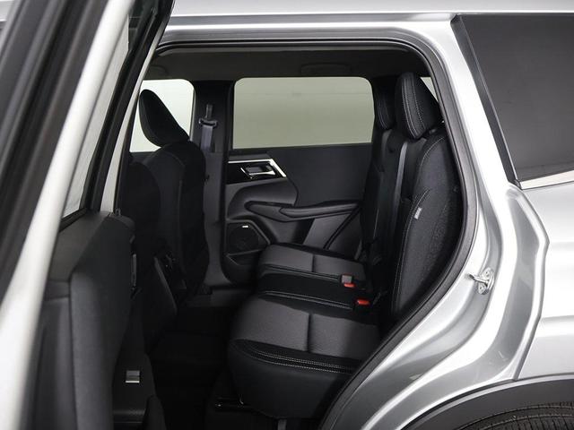 Photo of 2025 Alloy Silver Metallic Mitsubishi Outlander