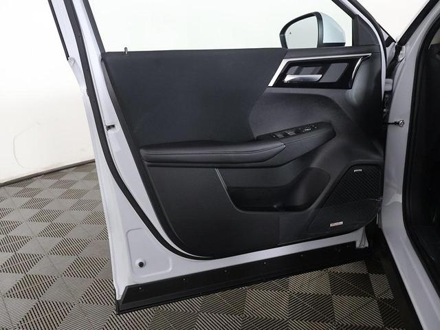 Photo of 2025 White Diamond Mitsubishi Outlander