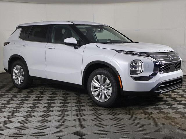 Photo of 2025 White Diamond Mitsubishi Outlander