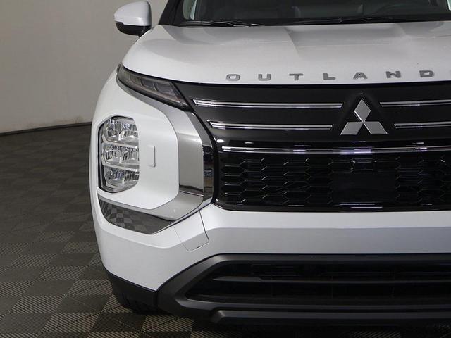 Photo of 2025 White Diamond Mitsubishi Outlander