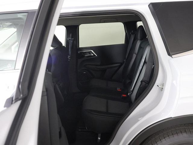 Photo of 2025 White Diamond Mitsubishi Outlander