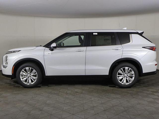 Photo of 2025 White Diamond Mitsubishi Outlander