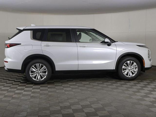 Photo of 2025 White Diamond Mitsubishi Outlander