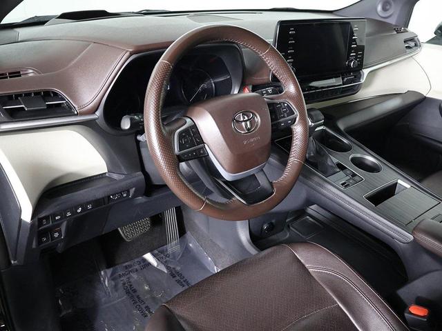 Photo of 2021 Midnight Black Metallic Toyota Sienna