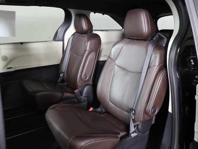 Photo of 2021 Midnight Black Metallic Toyota Sienna