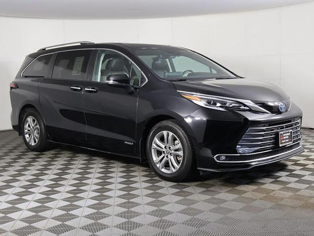 Photo of 2021 Midnight Black Metallic Toyota Sienna