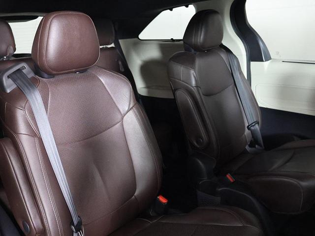 Photo of 2021 Midnight Black Metallic Toyota Sienna