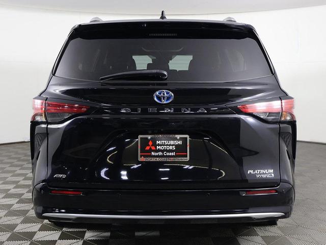 Photo of 2021 Midnight Black Metallic Toyota Sienna