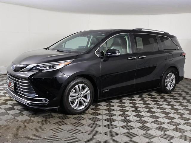 Photo of 2021 Midnight Black Metallic Toyota Sienna