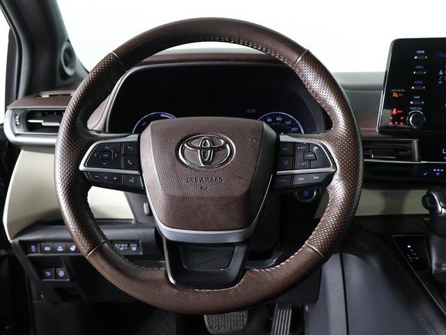 Photo of 2021 Midnight Black Metallic Toyota Sienna