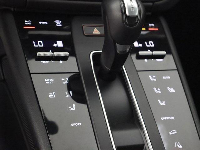 Photo of 2022 Black Porsche Macan
