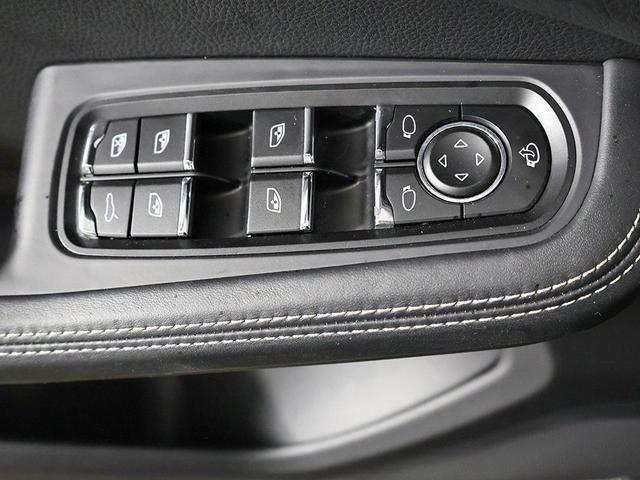 Photo of 2022 Black Porsche Macan