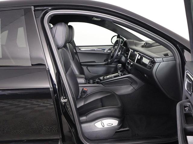 Photo of 2022 Black Porsche Macan