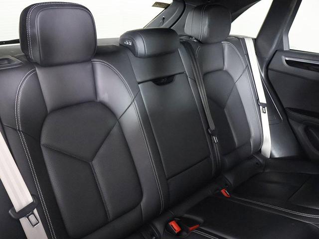 Photo of 2022 Black Porsche Macan