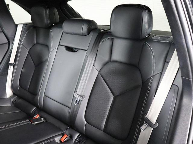 Photo of 2022 Black Porsche Macan