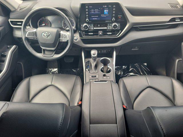 Photo of 2022 Magnetic Gray Metallic Toyota Highlander