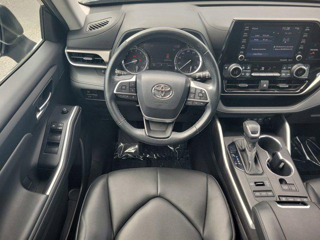 Photo of 2022 Magnetic Gray Metallic Toyota Highlander
