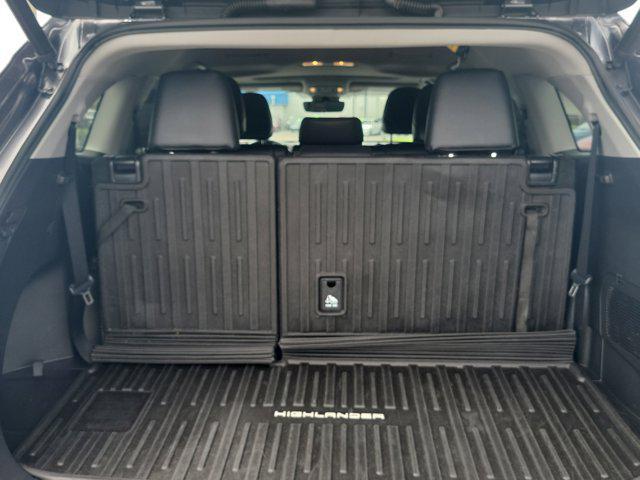 Photo of 2022 Magnetic Gray Metallic Toyota Highlander