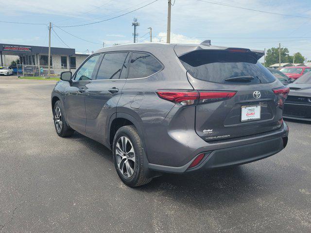 Photo of 2022 Magnetic Gray Metallic Toyota Highlander