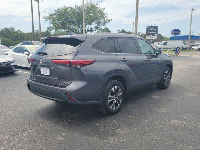 Photo of 2022 Magnetic Gray Metallic Toyota Highlander