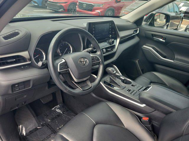 Photo of 2022 Magnetic Gray Metallic Toyota Highlander